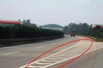 交警提醒:高速公路常见的这几种标线|标线|高速公路|导流线_新浪网